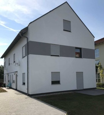 Schönes, großes und neuwertiges Haus mit fünf Zimmern in Osterhofen
