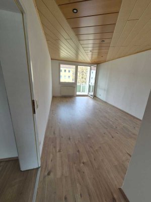 Sofort Verfügbar - Helle 3-Zimmer-Wohnung mit Balkon in Gera
