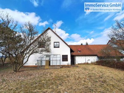 LAUF-NEUNHOF: Gepflegtes und großzügiges Einfamilienhaus mit Doppelgarage und schönem Garten!