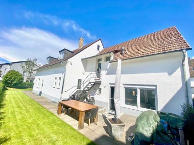 Tolle Kapitalanlage: Doppelhaus (Erbbaurecht) a. 2 x 2 Zimmer Whg.,  b.  Haus 11 Zi + Küche + Bäder