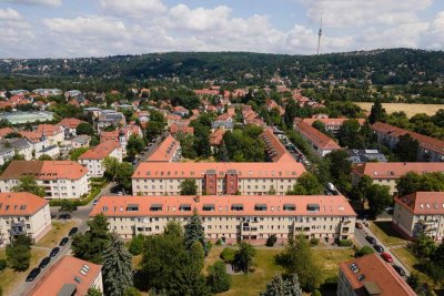 Bezugsfrei! 3-Raum-ETW mit Loggia und Wannenbad in gefragter, ruhiger Wohnlage!