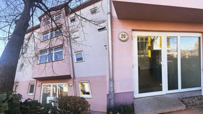 Anleger aufgepasst. Wohnung kleiner Terrasse und Stellplatz.