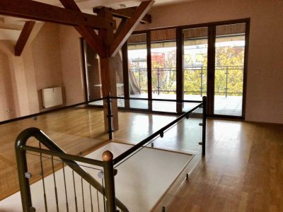 Ruhige, helle Penthouse-Wohnung mit Dachterrasse über 2 Etagen Altbau Florastraße Berlin Pankow