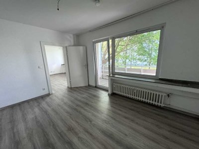 // einziehen und Wohl fühlen // tolle sanierte 2 Zimmer Wohnung mit Dusche //