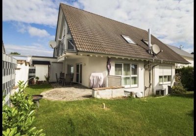 Familienfreundliche Doppelhaushälfte mit 6,5 Zimmern und gemütlichen Garten in begehrter Lage