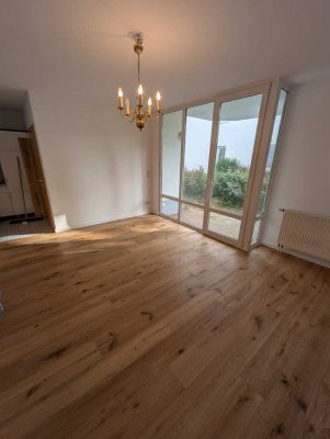 Renovierte Erdgeschosswohnung mit Terrasse
