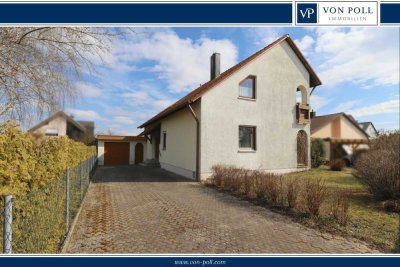 Gepflegtes Zweifamilienhaus mit PV-Anlage, großem Garten und Platz für die ganze Familie!