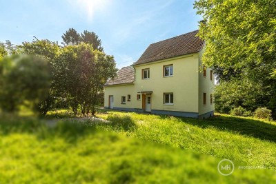 MANNELLA *Landhaus mit Charakter* – ruhige Wohnlage, großes Grundstück und Platz für neue Ideen