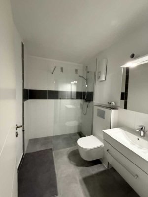 Von Privat: Attraktive, barrierefreie 4 ZKB-Wohnung mit Balkon und Panoramablick