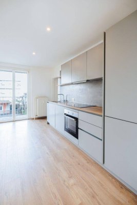 SONNIGE LOGGIA I KOMPLETT ERNEUERT I 3-ZIMMER-DOMIZIL I BESTE LAGE BEIM LEND I HELL &amp; LUFTIG I RUHIGES WOHNEN I TIERFREUNDLICHES ZUHAUSE I PROJEKT WOHNEN I