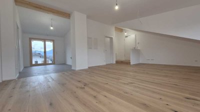 Luxus-Penthouse – Neubau-Erstbezug, 6 Meter Panoramagaube, atemberaubender Kaiserblick