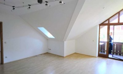 Helle 3-Zimmer Dachgeschosswohnung mit Balkon in Weilheim i.OB
