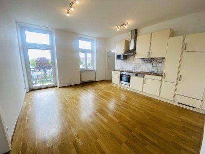 Sonnige 4-Zimmer Wohnung + Südbalkon..beste Wohnlage!