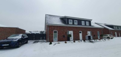 Moderne Neubauwohnung: Großzügige 3-Zimmer-Wohnung mit Terrasse und großem Garten