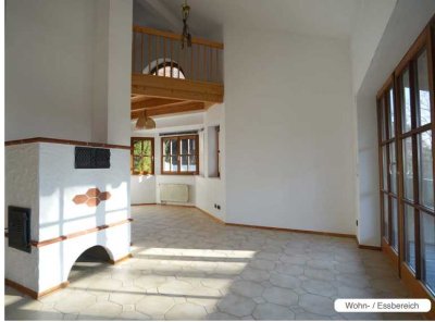Sonnendurchflutete, großzügige Terrassenwohnung mit Galerie, großem Balkon und Kachelofen