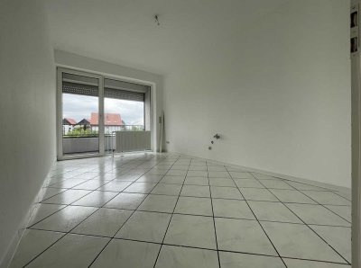 Renovierte, lichtdurchflutete 3-Zimmer-Wohnung, zentrale Lage - ab 01.07.
