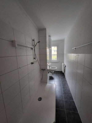 Sanierte 3-Raum-Wohnung mit moderner Dusche!
