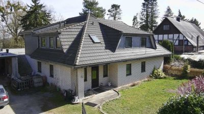 Exklusives Zweifamilienhaus mit großzügigem Garten und erstklassiger Ausstattung! Sofort bezugsfrei!