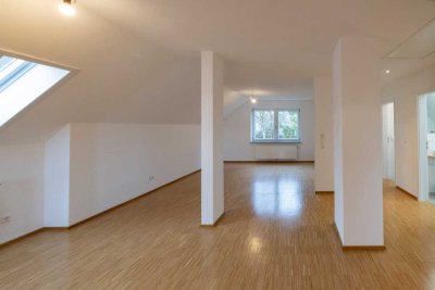 Neuwertige Dachgeschosswohnung in ruhiger Lage in Türkheim, 4 Zi., hochwertige Einbauküche, Parkett