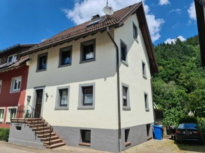 Schön renoviertes und gepflegtes Einfamilienhaus Doppelhaushälfte