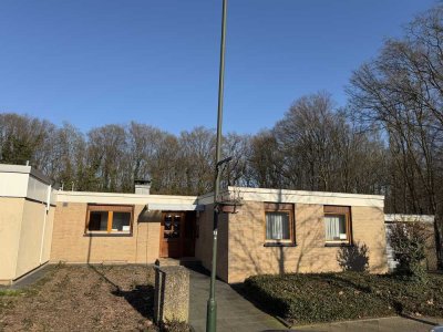 Gepflegter Bungalow (Endreihenhaus) mit 5 Zimmern in Düsseldorf-Benrath