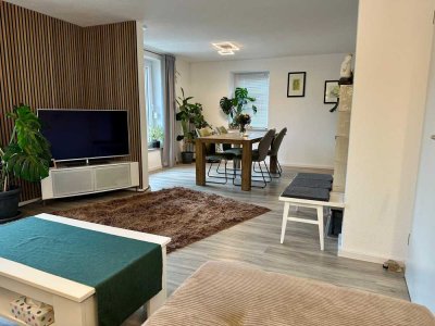 Renovierte Doppelhaushälfte mit gehobener Ausstattung und Garten