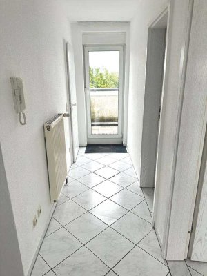 Moderne 2-Zimmer-Wohnung mit Einbauküche, zwei Balkonen, Aufzug, Badewanne und Tiefgarage
