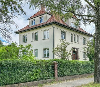 Aufgeteiltes Mehrfamilienhaus mit drei Wohnungen - eine Wohnung frei