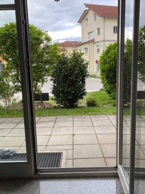 Sehr schöne renovierte 2-Zimmer-EG-Wohnung in Kolbermoor mit Top-EBK + Terrasse