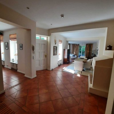 Maisonette im Souterrain mit Garten, mehrere Terrassen, Einbauküche, 2 Bäder, vollmöbliert