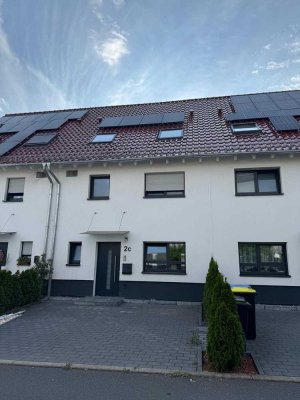 Geräumiges Reihenmittelhaus mit Garten und 2 Stellplätzen in ruhiger Lage