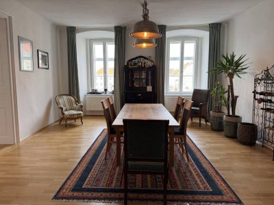 Stilvolles Wohnen in zentraler Lage - Altbau