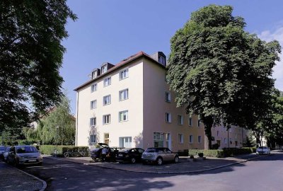 Sanierte 2-Zimmer-Wohnung mit großer Wohnküche und Abstellnische.