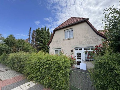 Peine - Kernstadt - Süd / Geräumige Doppelhaushälfte mit Altbauflair, Garage und Gartenanlage