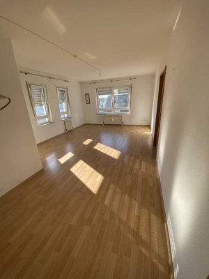 Helle 2 Zimmer-Wohnung mit Balkon