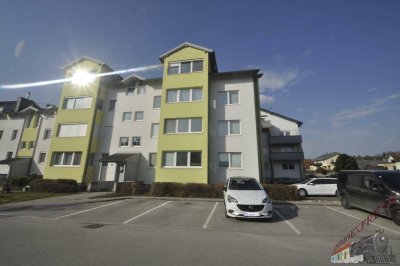 Leicht sanierungsbedüftige Dachgeschosswohnung mit Balkon und Tiefgaragenparkplatz