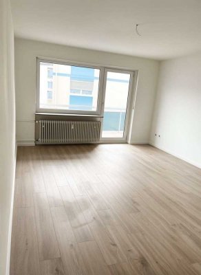 Helle 3-ZKB-Wohnung mit Balkon & EBK in KL-Zentrum (WG geeignet)