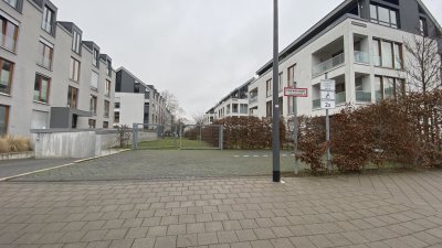 Provisionsfrei !  Wie neu gepflegte 3 Zimmerwohnung in Bockenheim mit EBK und TG