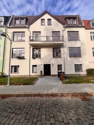 Kernsanierte 3 Zimmer Wohnung mit Fahrstuhl und zwei Balkonen im Bahnhofsviertel