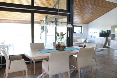 Architektenhaus - Wohnzimmer im Loftstyle - Neues Dach - Überdachter Balkon, Terrasse, Loggia