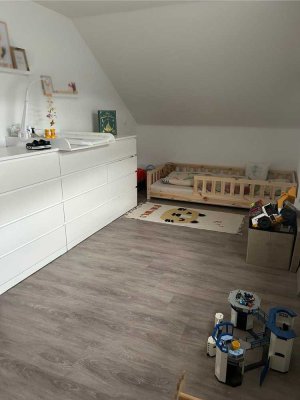 Moderne Dachgeschoßwohnung mit Balkon