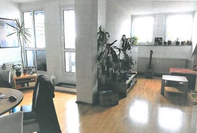 Super geschnittene Maisonette-Wohnung mit nicht einsehbarer Dachterasse und ausgebautem Studio