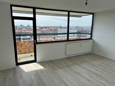 Über den Dächern von Nürnberg: Renovierte 2-Zi-Wohnung mit Traumblick & Süd-Balkon