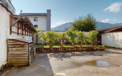 Altbauflair: Einzimmerwohnung mit ca. 89 m² Gartenfläche!