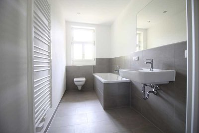 *** 2 Zimmer mit Gartenoase * Fußbodenheizung * Tageslichtbad * Parkett * 09/25 ***