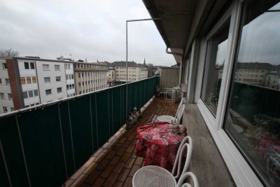 Komfortables Einkaufen in der Innenstadt ! Schöne helle 2 Zi, Balkon, Aufzug !