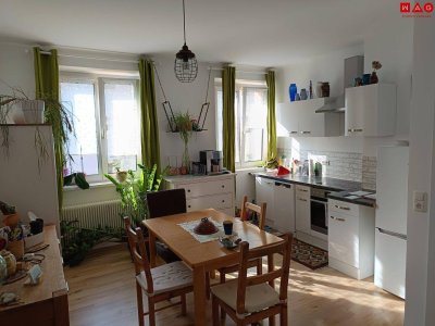 Bezaubernde 2-Zimmer-Wohnung mit allen Vorteilen einer Top-Infrastruktur bietet erholsames Wohnen in zentraler und dennoch naturnaher Grünlage!