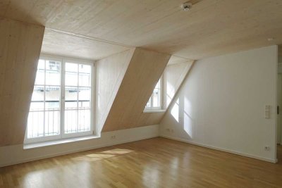 Altstadt / ruhiges Hinterhaus / Sanierte 2-Zimmer-Maisonette-Wohnung mit eigener Dachterrasse
