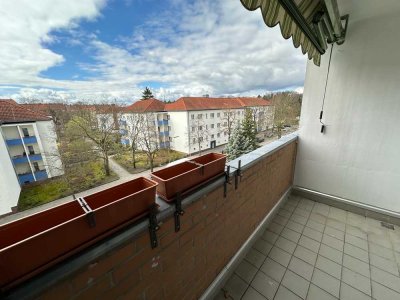 Erstbezug nach Sanierung: Wunderschöne 3-Zimmer-Wohnung mit TG-Stellplatz und Balkon