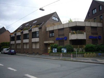 Große 2-Zi. Whg im 1. OG mit Balkon u. Küche